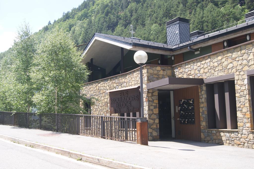 Apartaments Els Esquiadors Llorts Exteriör bild
