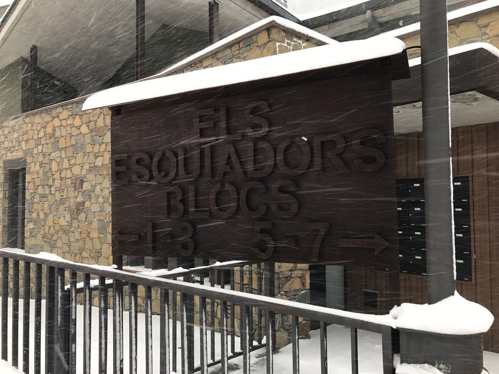 Apartaments Els Esquiadors Llorts Exteriör bild